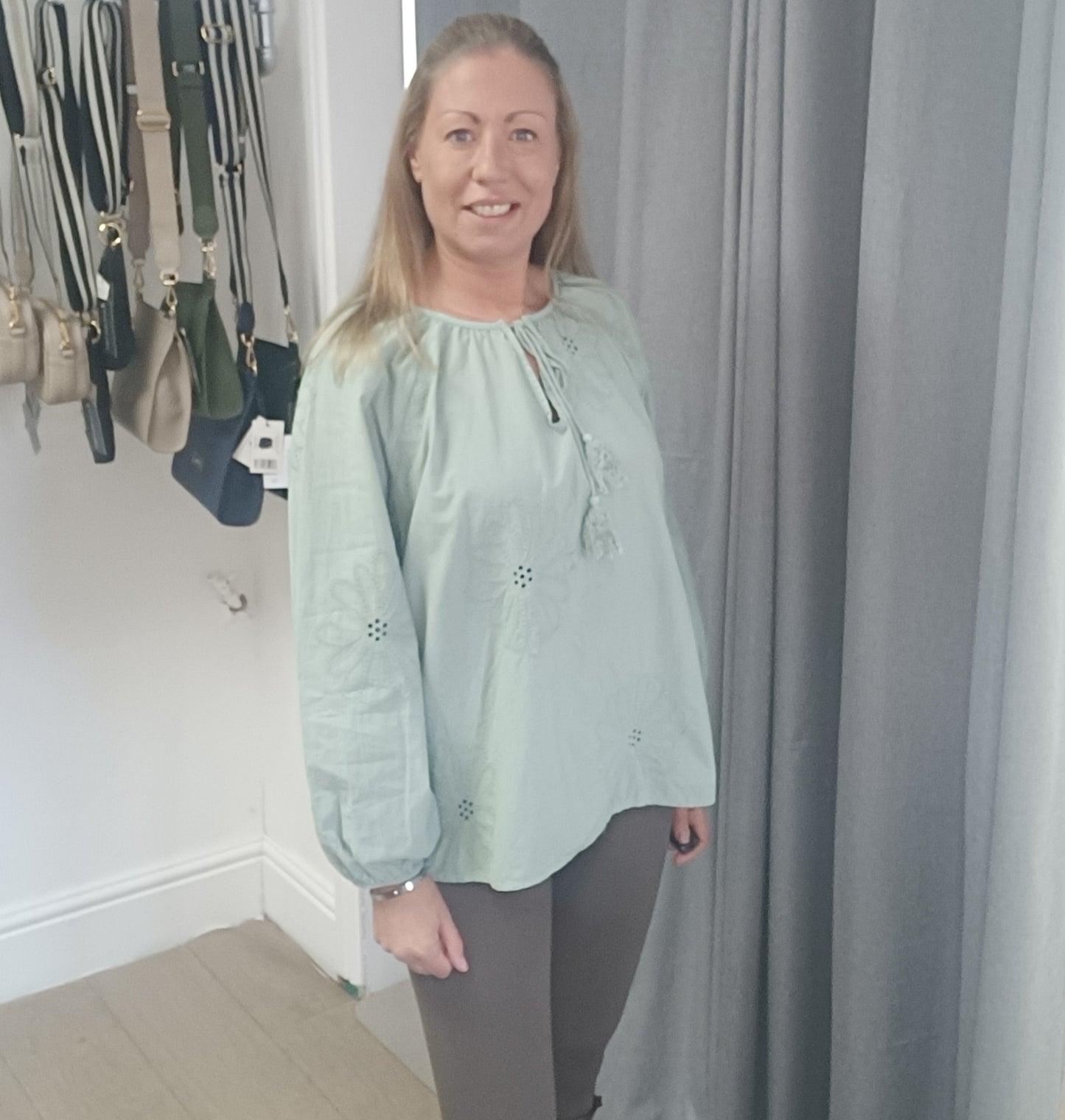 The ANDREA - 3 Colours