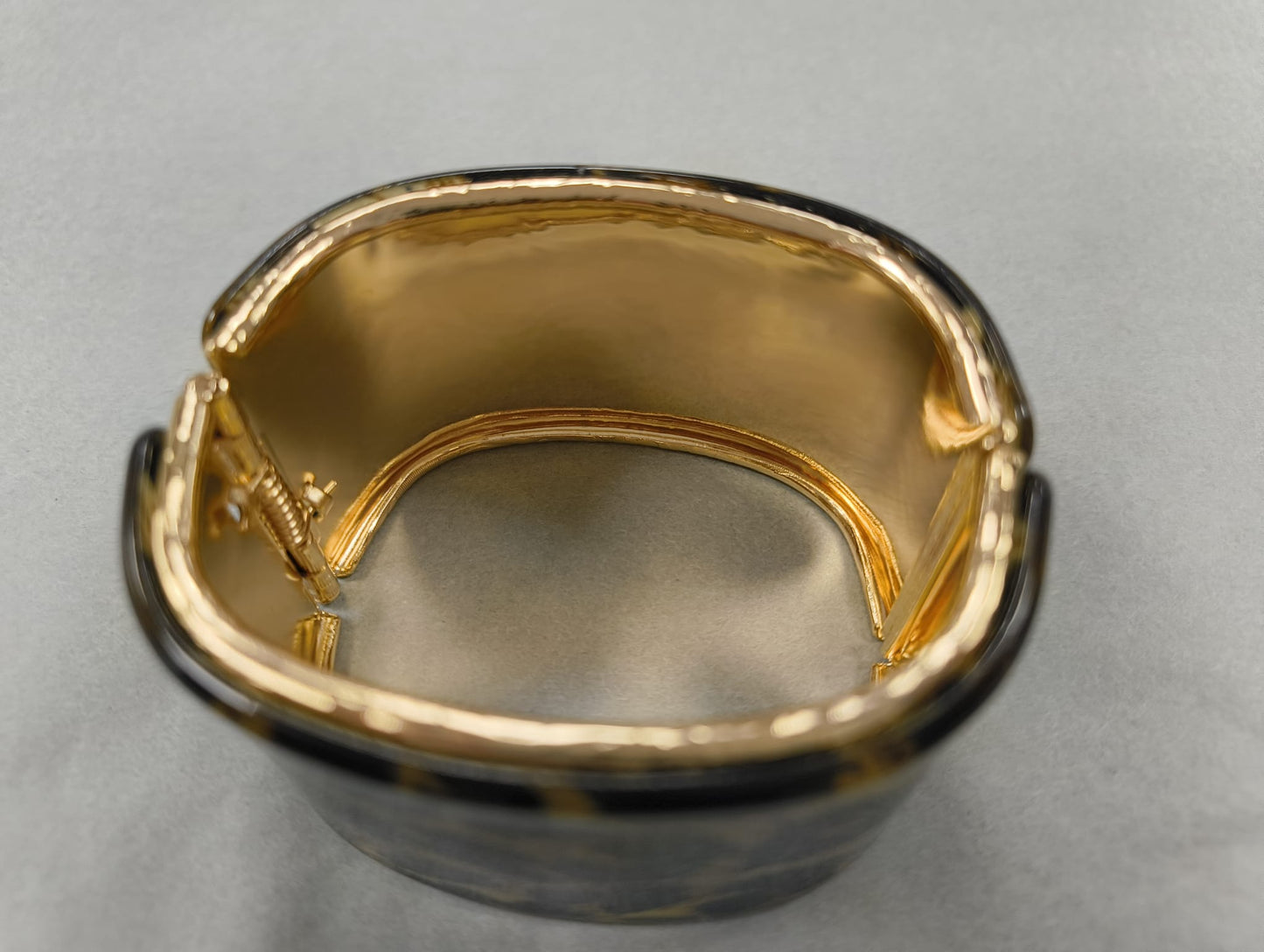 The TESSA - 2 Colours